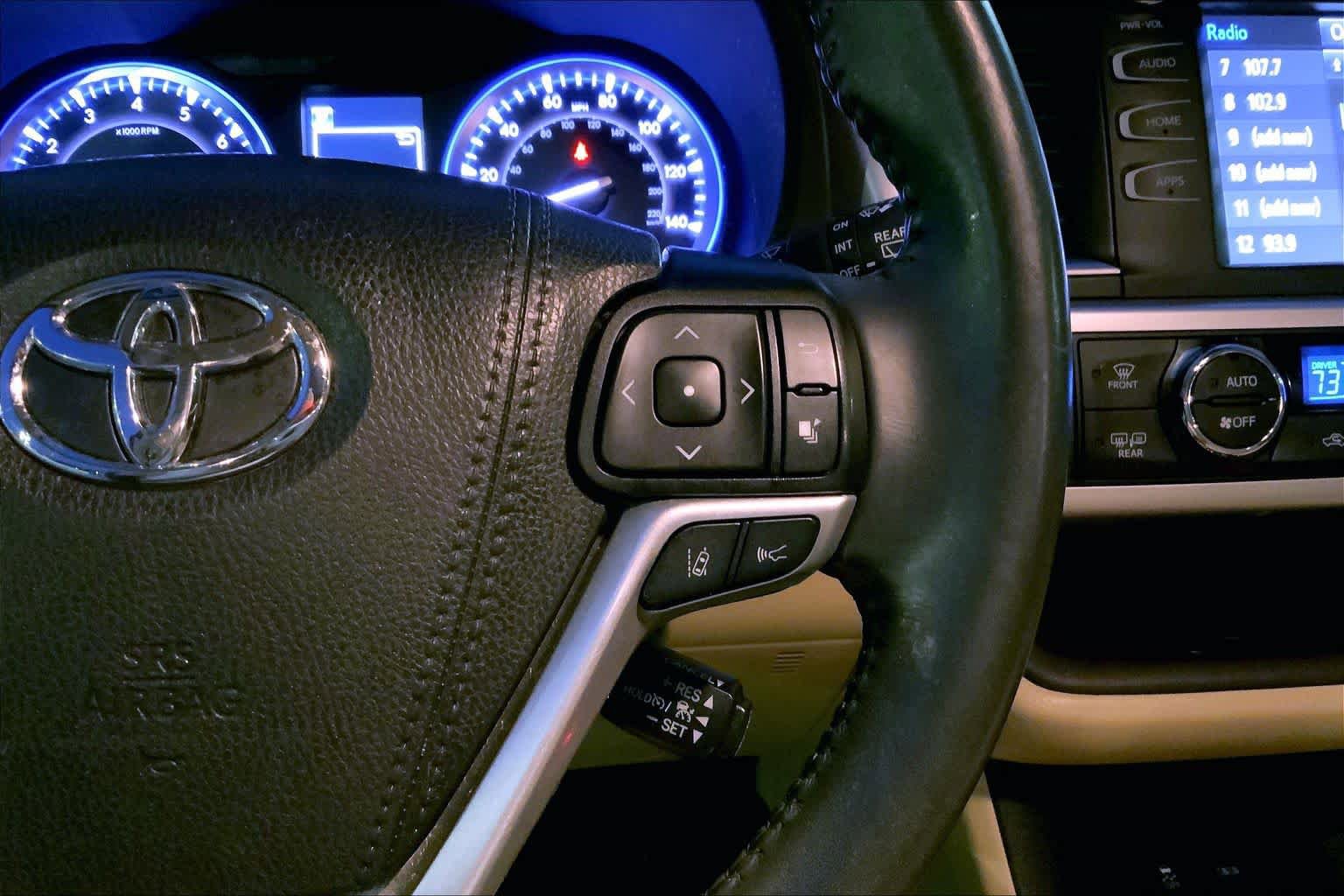 Used 2019 Toyota Highlander XLE FWD image 22