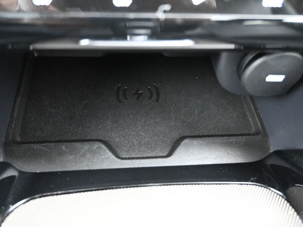 Used 2020 Land Rover Discovery Sport SE R-Dynamic image 16