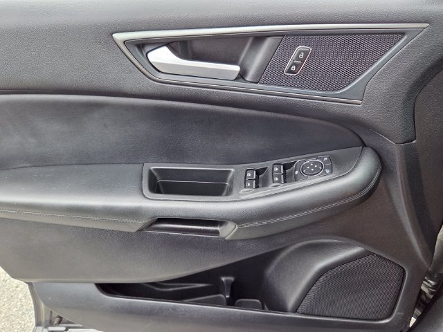 Used 2020 Ford Edge SE FWD image 28