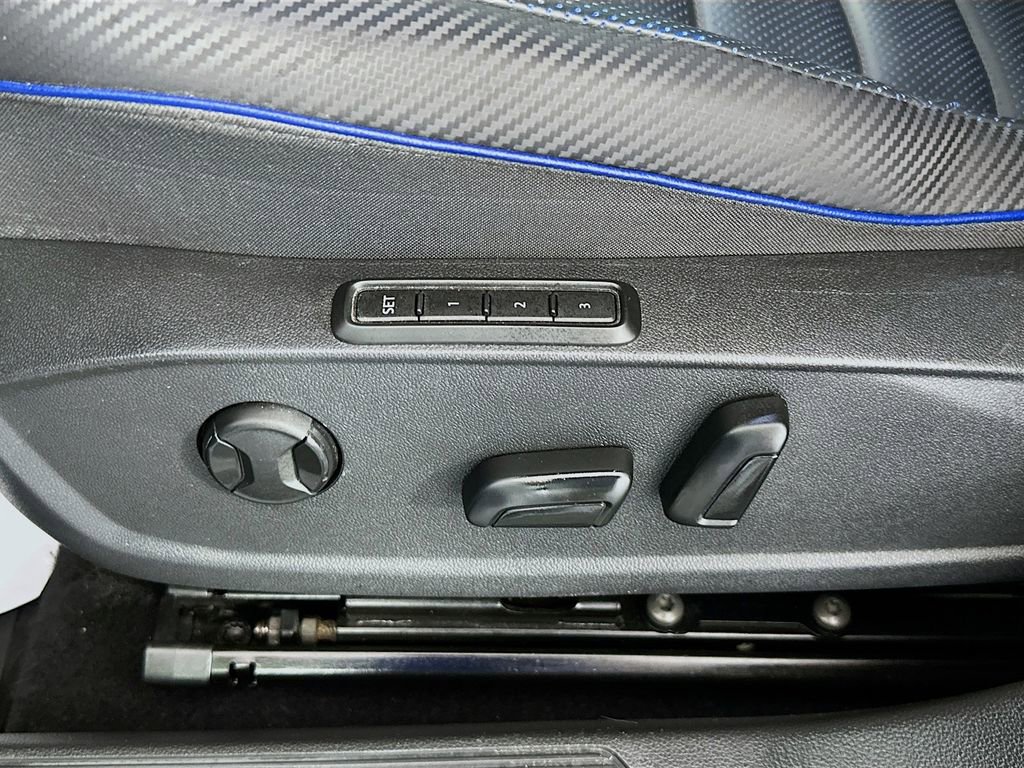 Used 2022 Volkswagen Golf R image 19