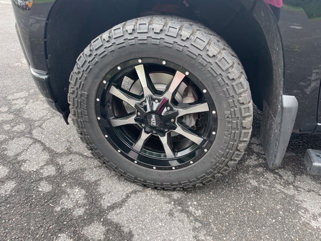 Used 2019 Chevrolet Silverado 1500 Custom w/ Custom Value Package AWD/4WD image 9