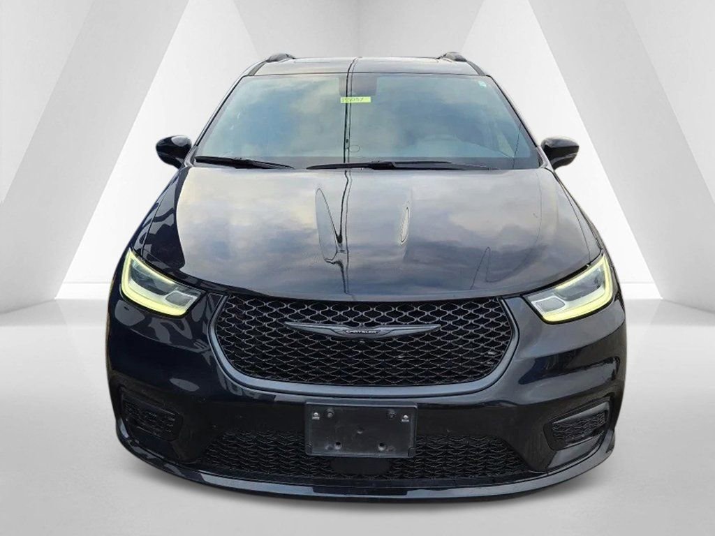 Used 2025 Chrysler Pacifica Limited FWD image 2