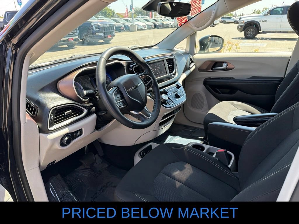 Used 2023 Chrysler Voyager LX FWD image 8
