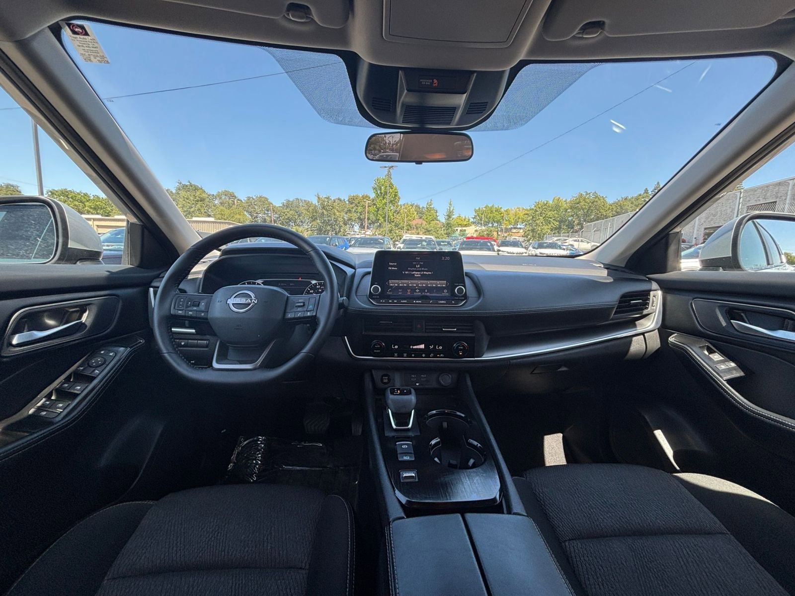 Used 2025 Nissan Rogue SV FWD image 35