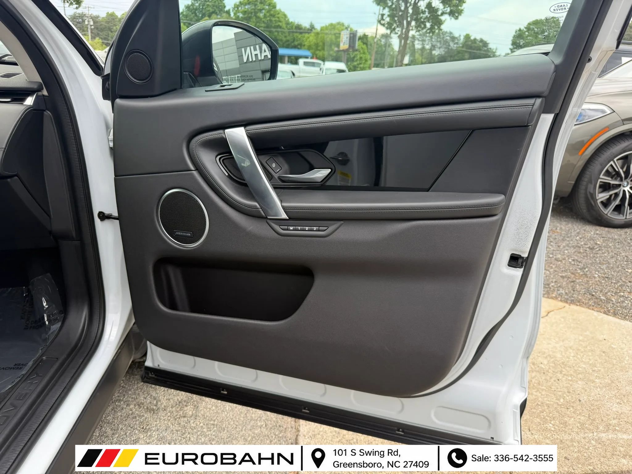 Used 2020 Land Rover Discovery Sport SE AWD/4WD image 22