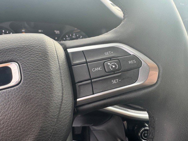 Used 2025 Jeep Compass Latitude AWD/4WD image 17