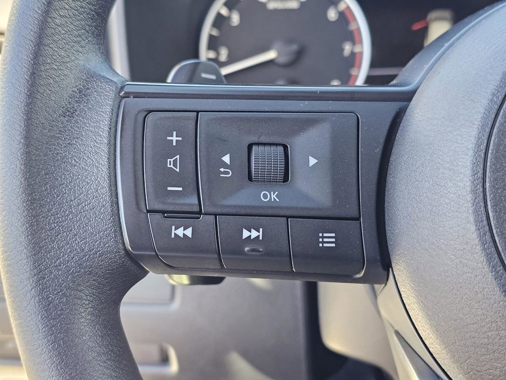 Used 2024 Nissan Rogue S image 21