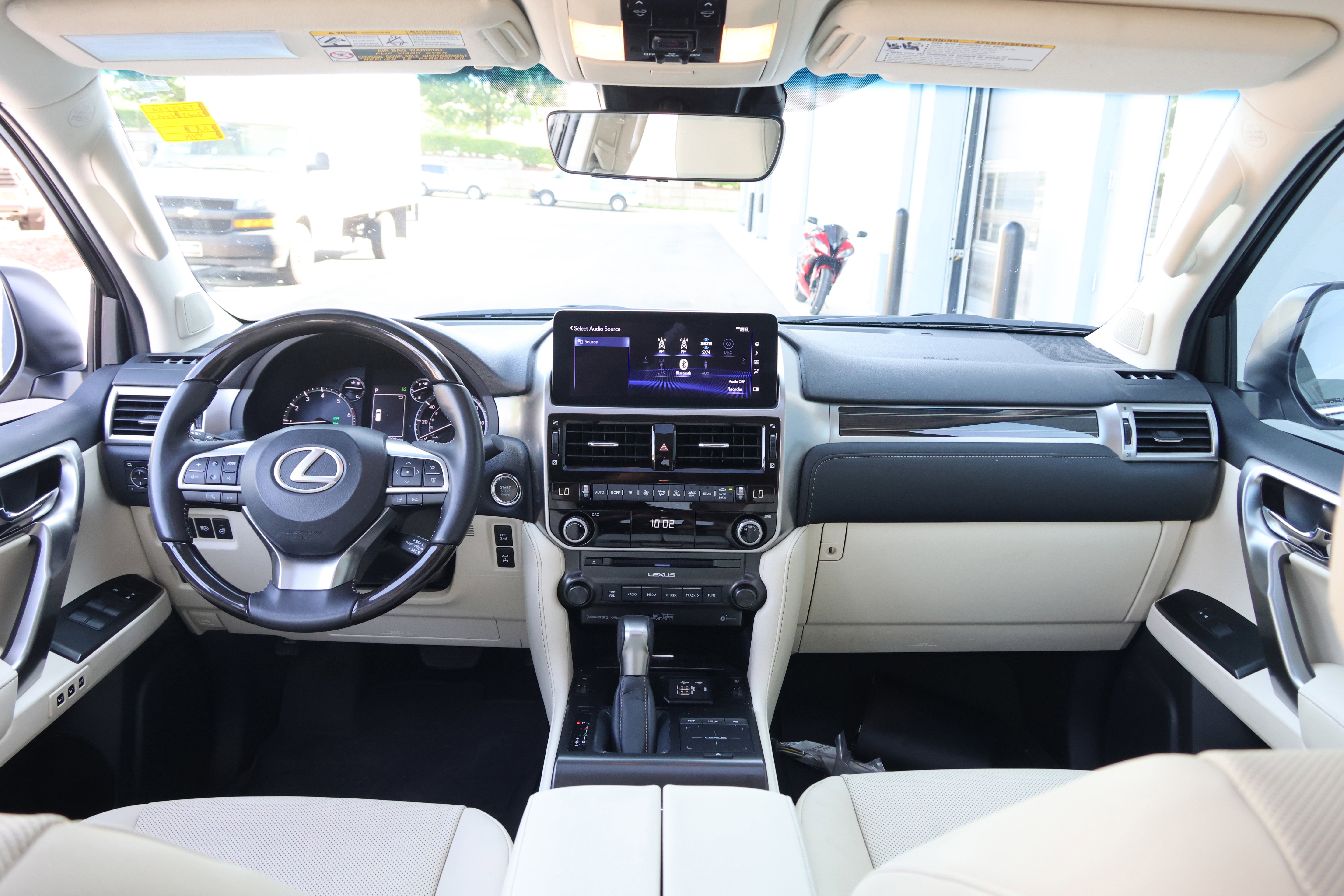 Used 2023 Lexus GX 460 Premium w/ Accessory Package AWD/4WD image 17