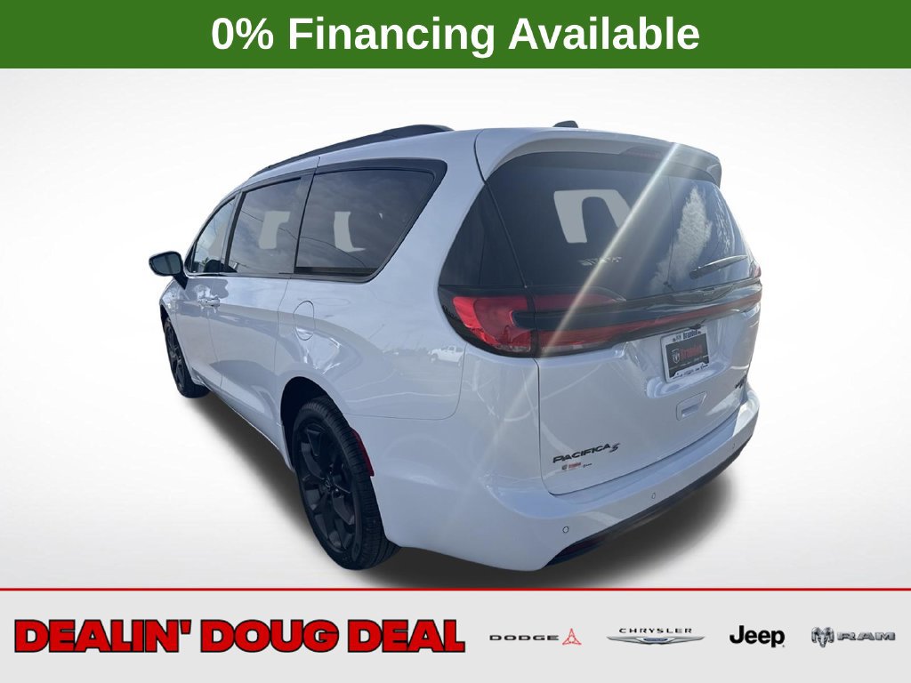 New 2026 Chrysler Pacifica Limited w/ S Appearance Package AWD/4WD image 3