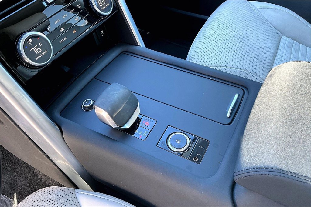 Certified 2023 Land Rover Discovery S AWD/4WD image 16