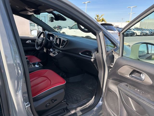 Used 2020 Chrysler Pacifica Limited w/ Quick Oder Package 2EV RED-S FWD image 18