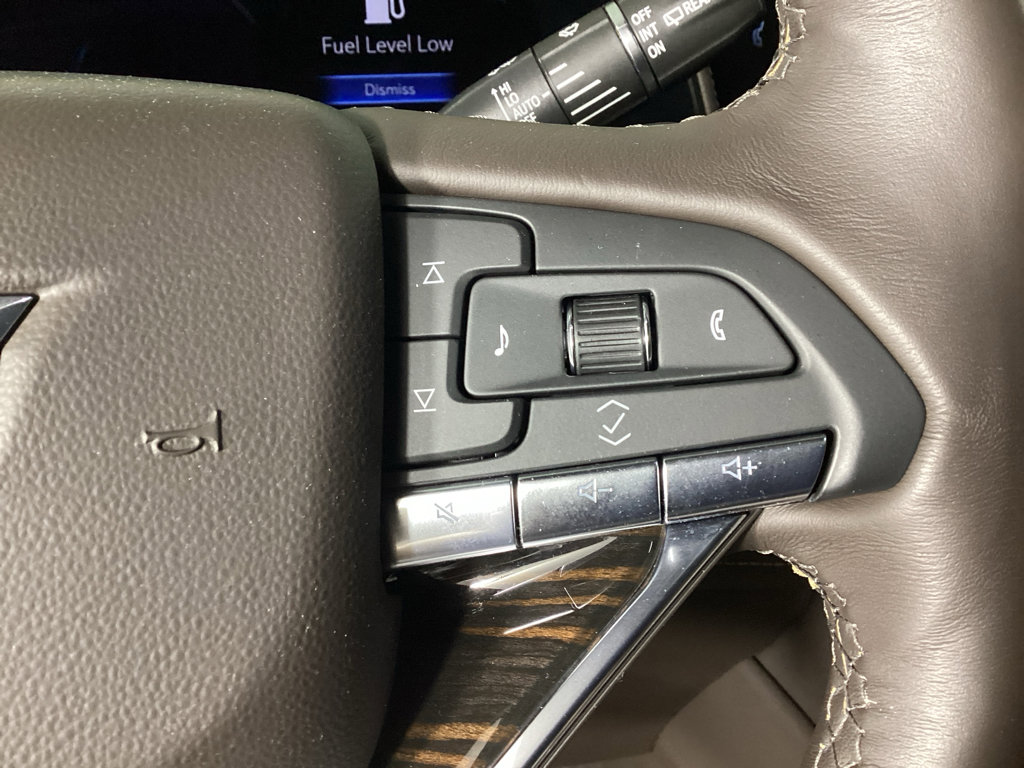 Used 2023 Cadillac Escalade Premium Luxury w/ Performance Package image 29