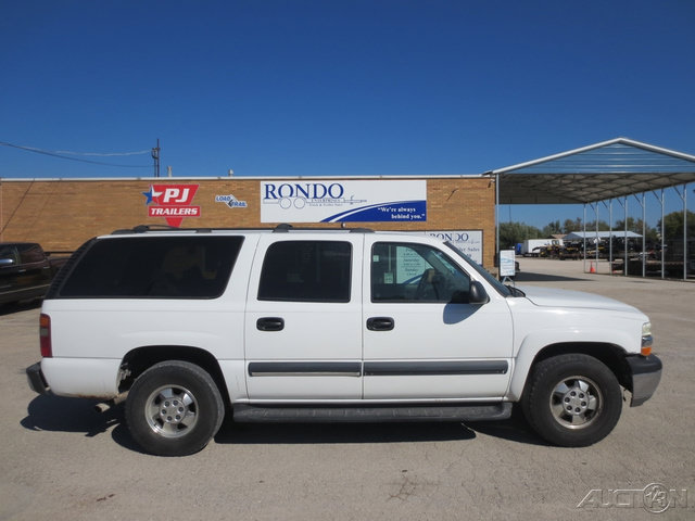 Used 2003 Chevrolet Suburban LS w/ LS Preferred Equipment Group AWD/4WD image 1