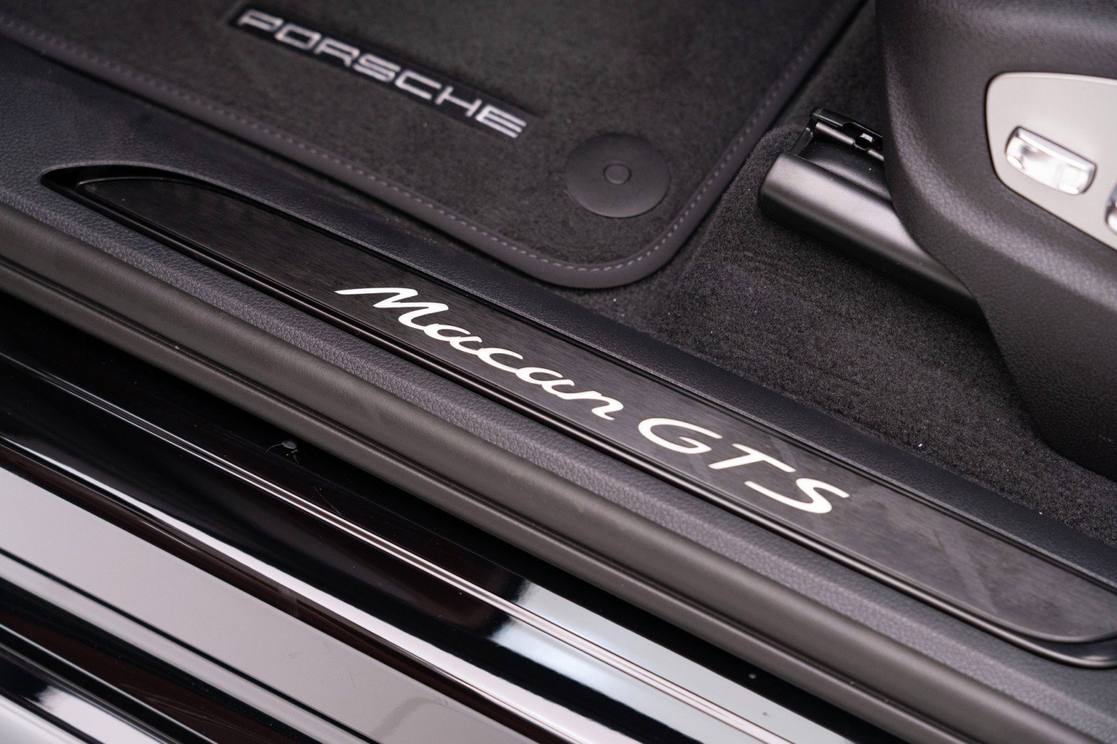 New 2026 Porsche Macan GTS image 15