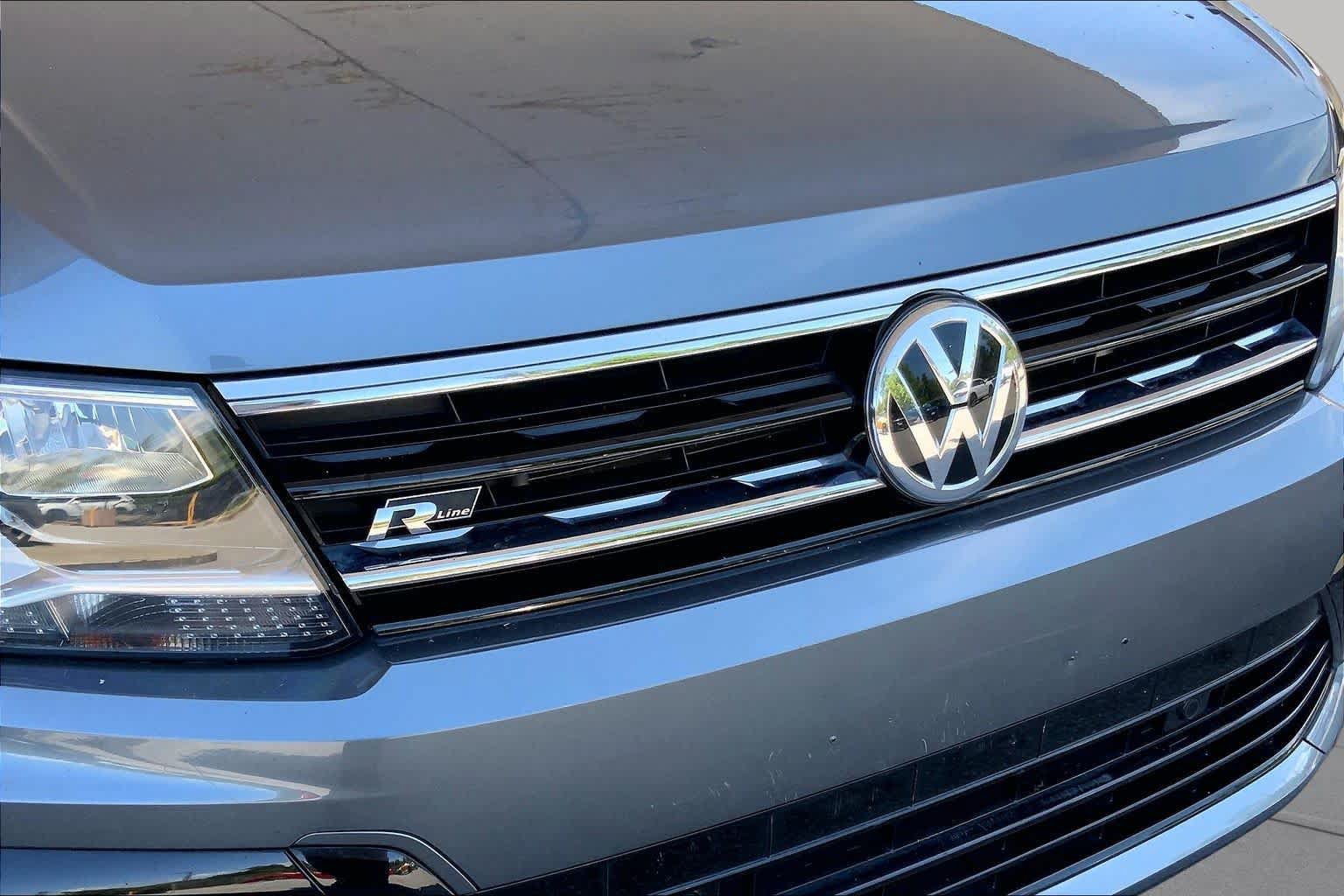 Used 2021 Volkswagen Tiguan SE R-Line AWD/4WD image 32