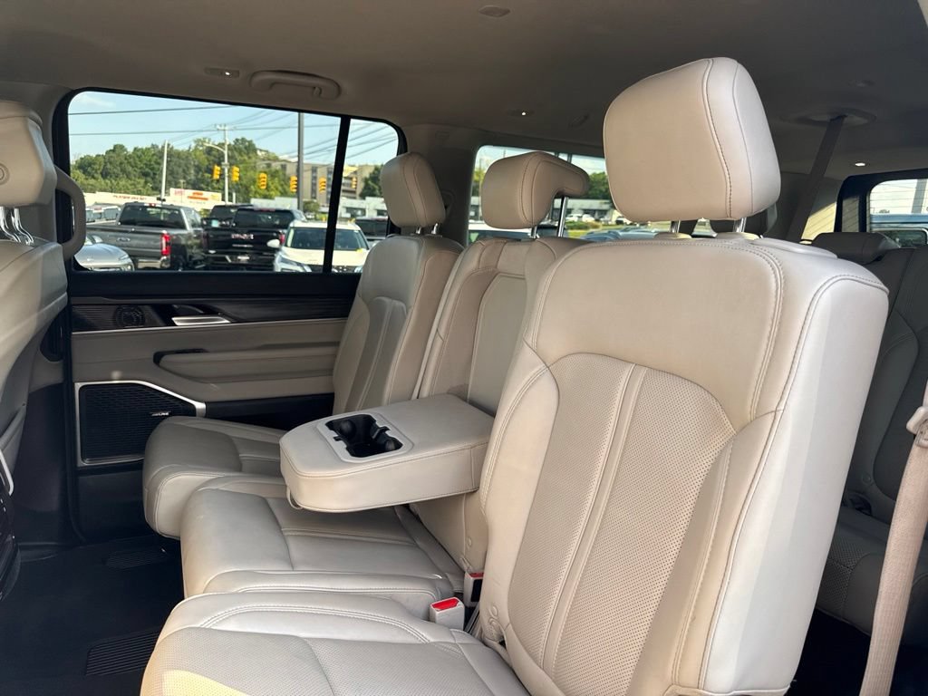 Used 2024 Jeep Wagoneer L Series II w/ Flexible Seating Group AWD/4WD image 20