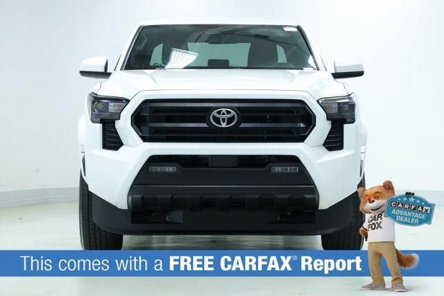 Used 2025 Toyota Tacoma SR5 AWD/4WD image 2