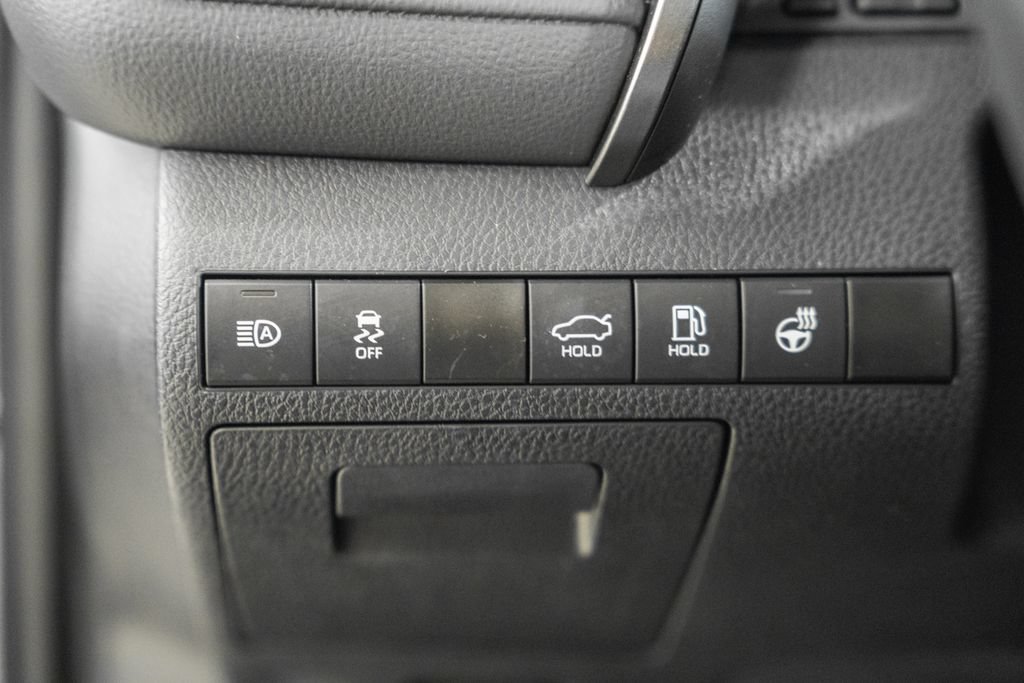 Used 2024 Toyota Camry SE w/ Cold Weather Package FWD image 39