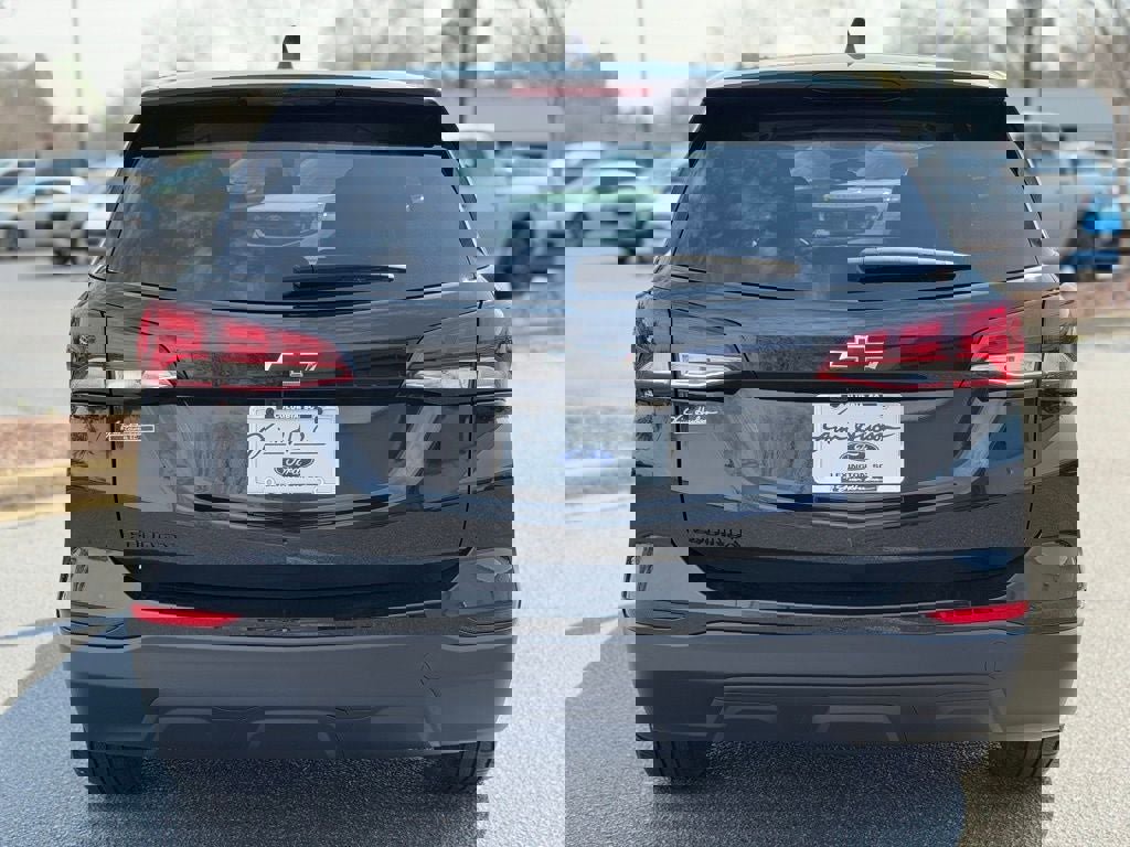 Used 2024 Chevrolet Equinox LS w/ LS Convenience Package image 7