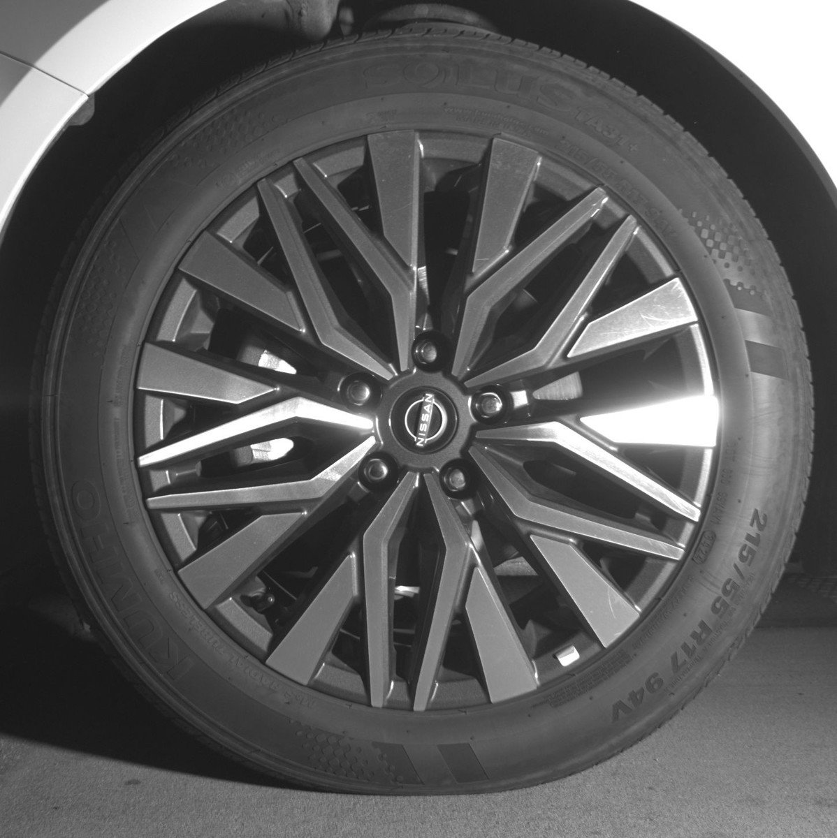 Used 2025 Nissan Altima 2.5 SV FWD image 12