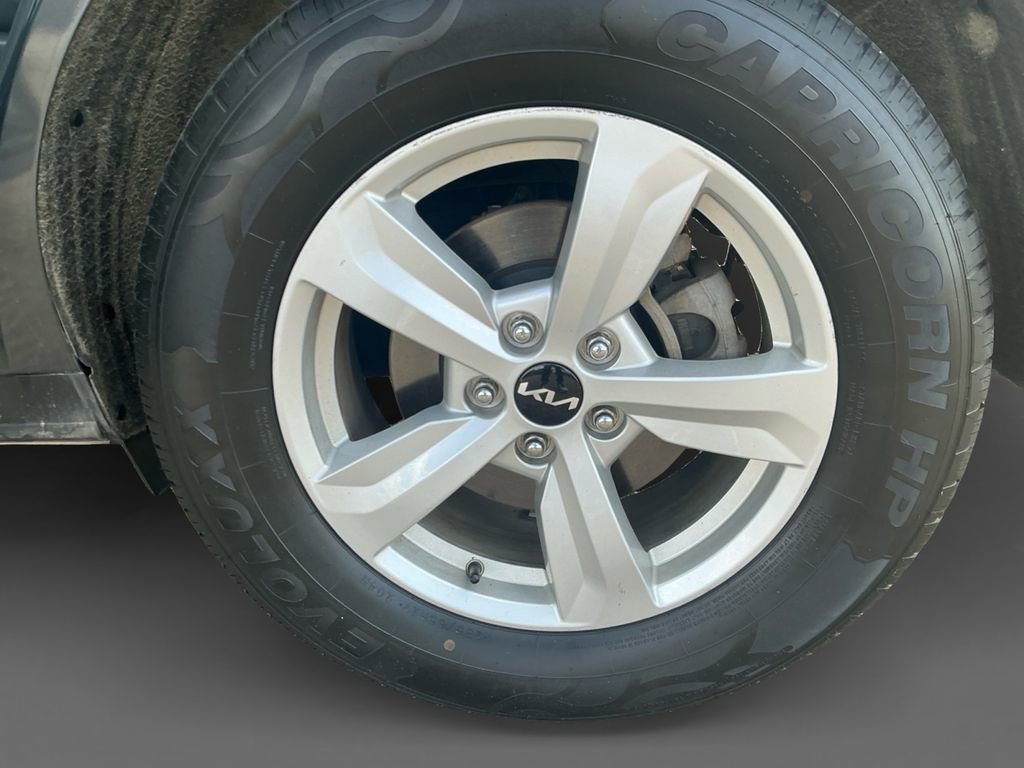 Used 2023 Kia Sorento LX image 14