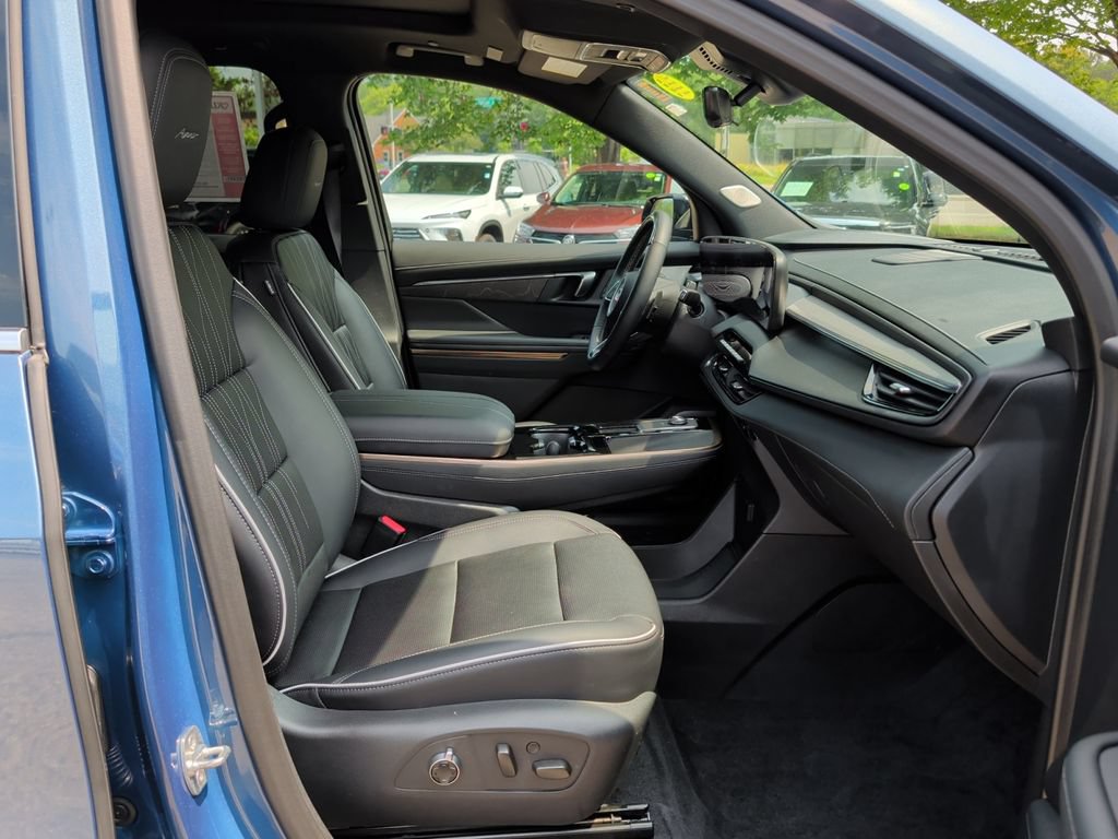 Used 2025 Buick Enclave Avenir w/ Super Cruise Package AWD/4WD image 37