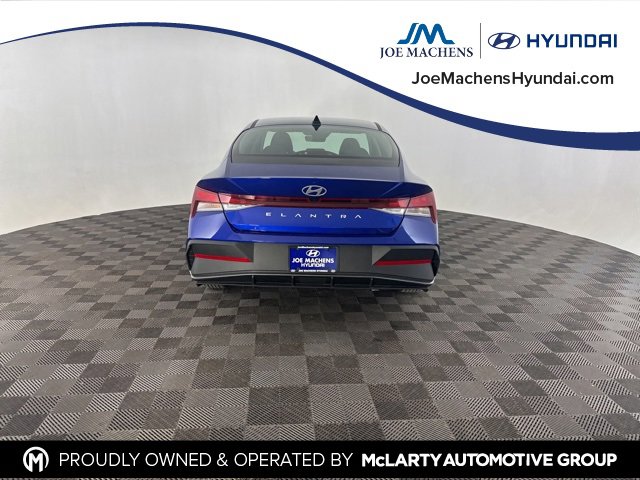 Used 2025 Hyundai Elantra SE image 8