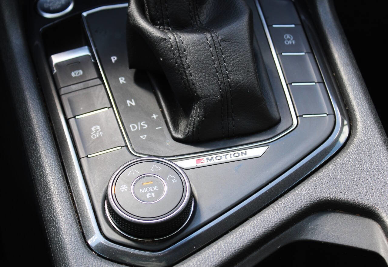 Used 2018 Volkswagen Tiguan SE AWD/4WD image 23