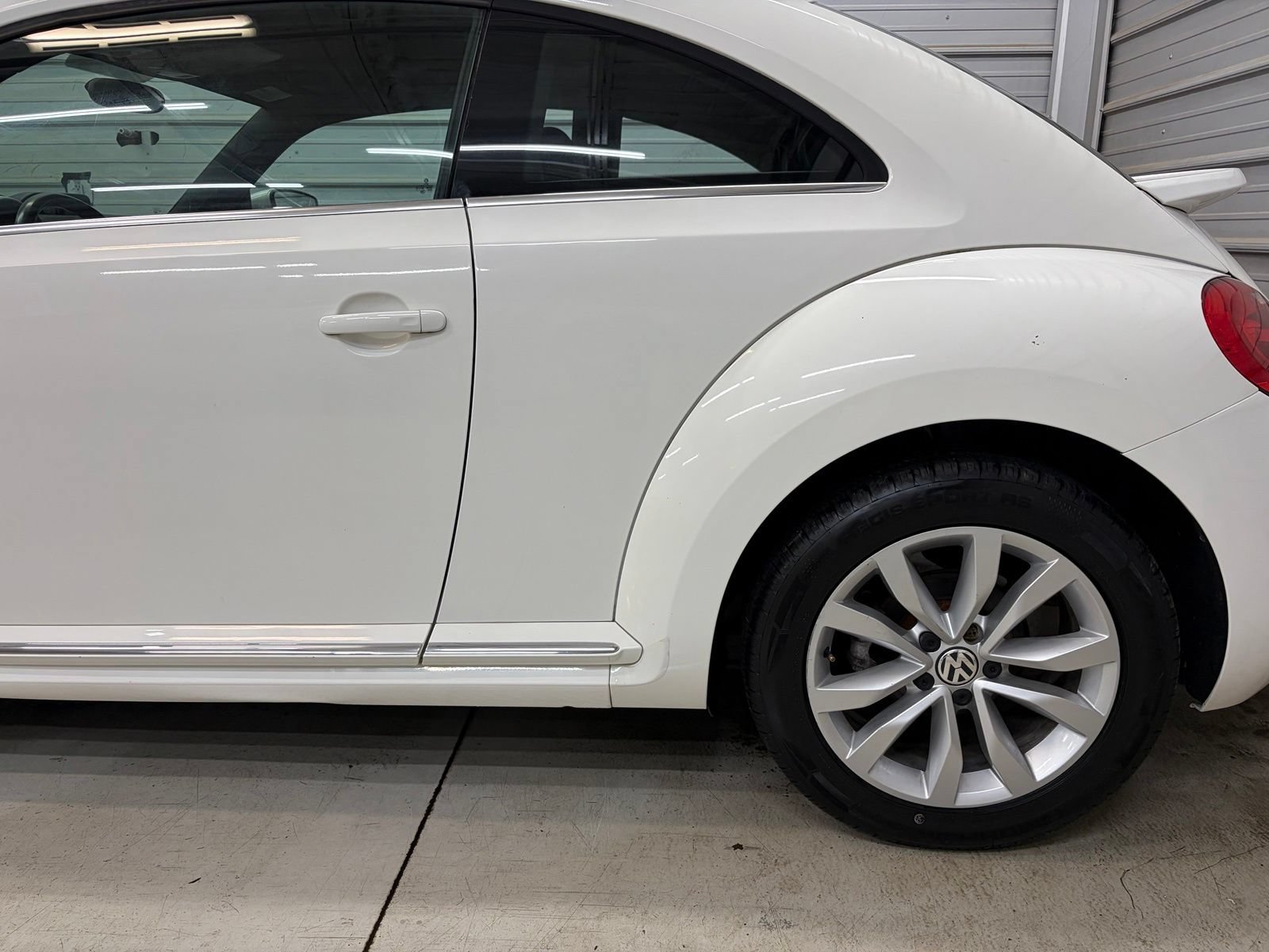 Used 2013 Volkswagen Beetle TDI FWD image 6