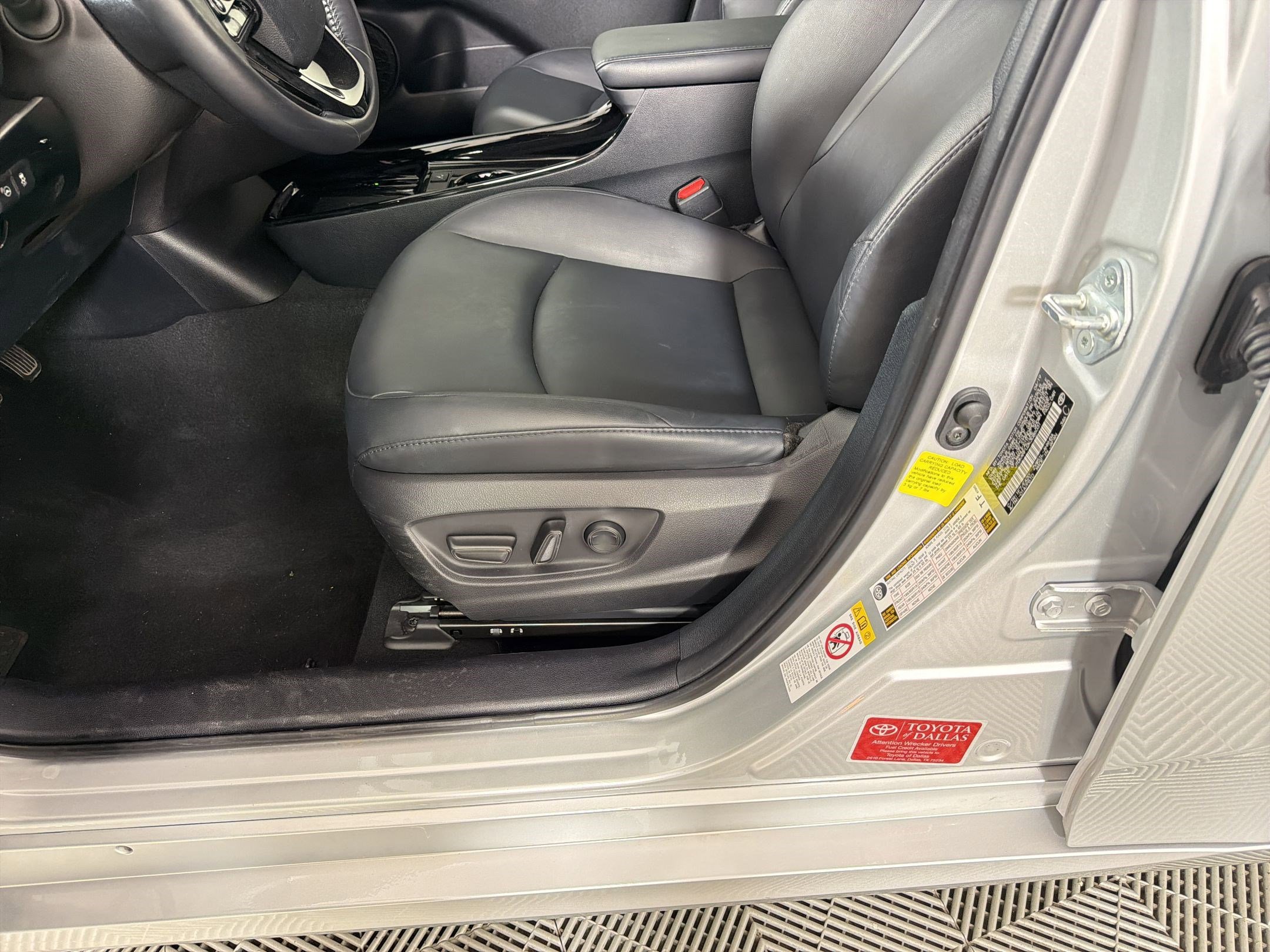 Used 2019 Toyota Prius XLE w/ Advanced Technology Package image 14