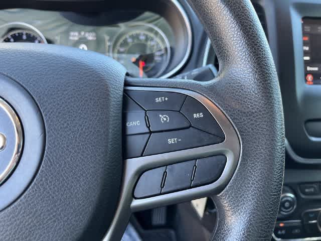 Used 2020 Jeep Cherokee Latitude FWD image 21