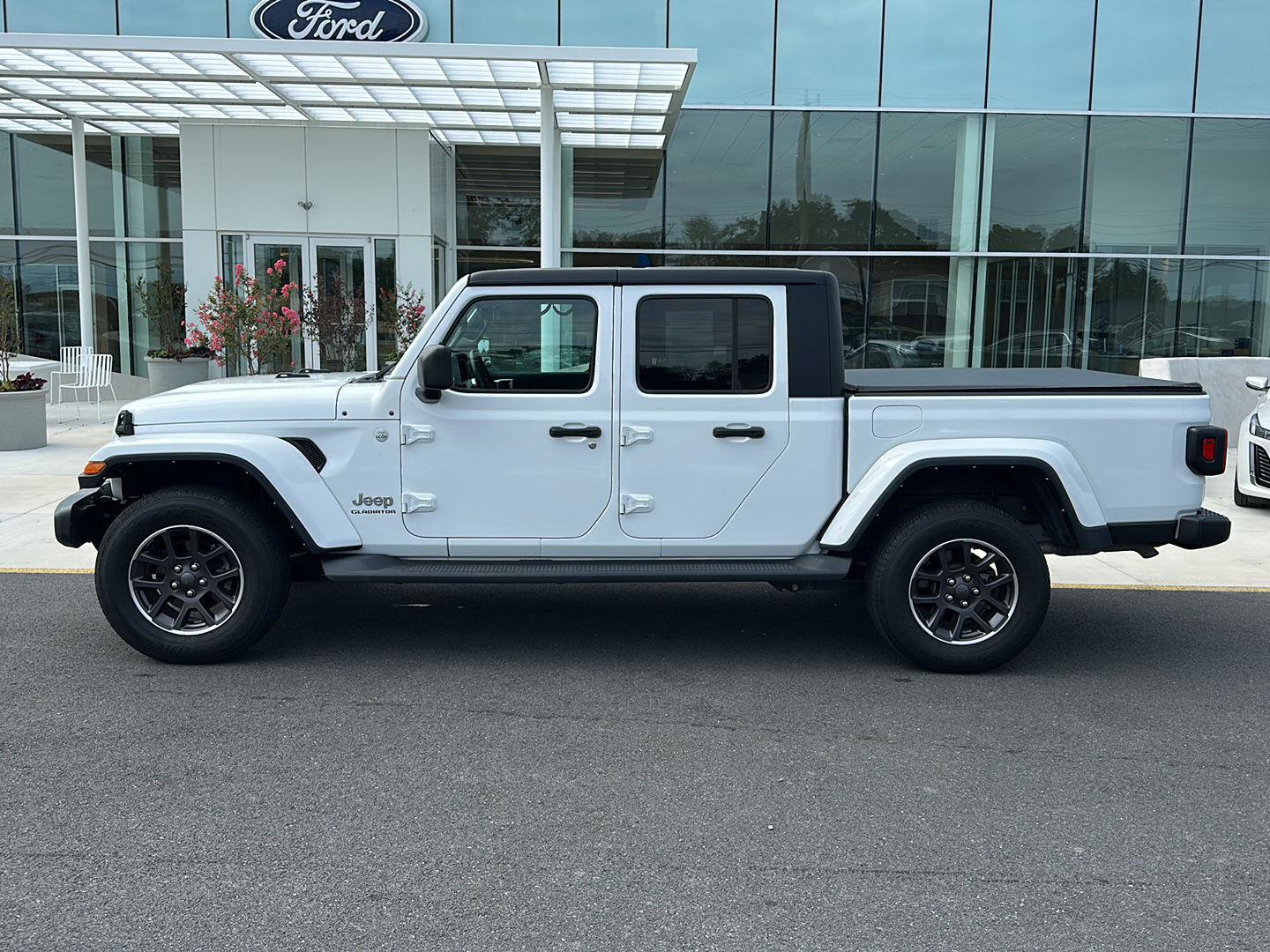 Used 2022 Jeep Gladiator Overland w/ Popular Equipment Package AWD/4WD image 8