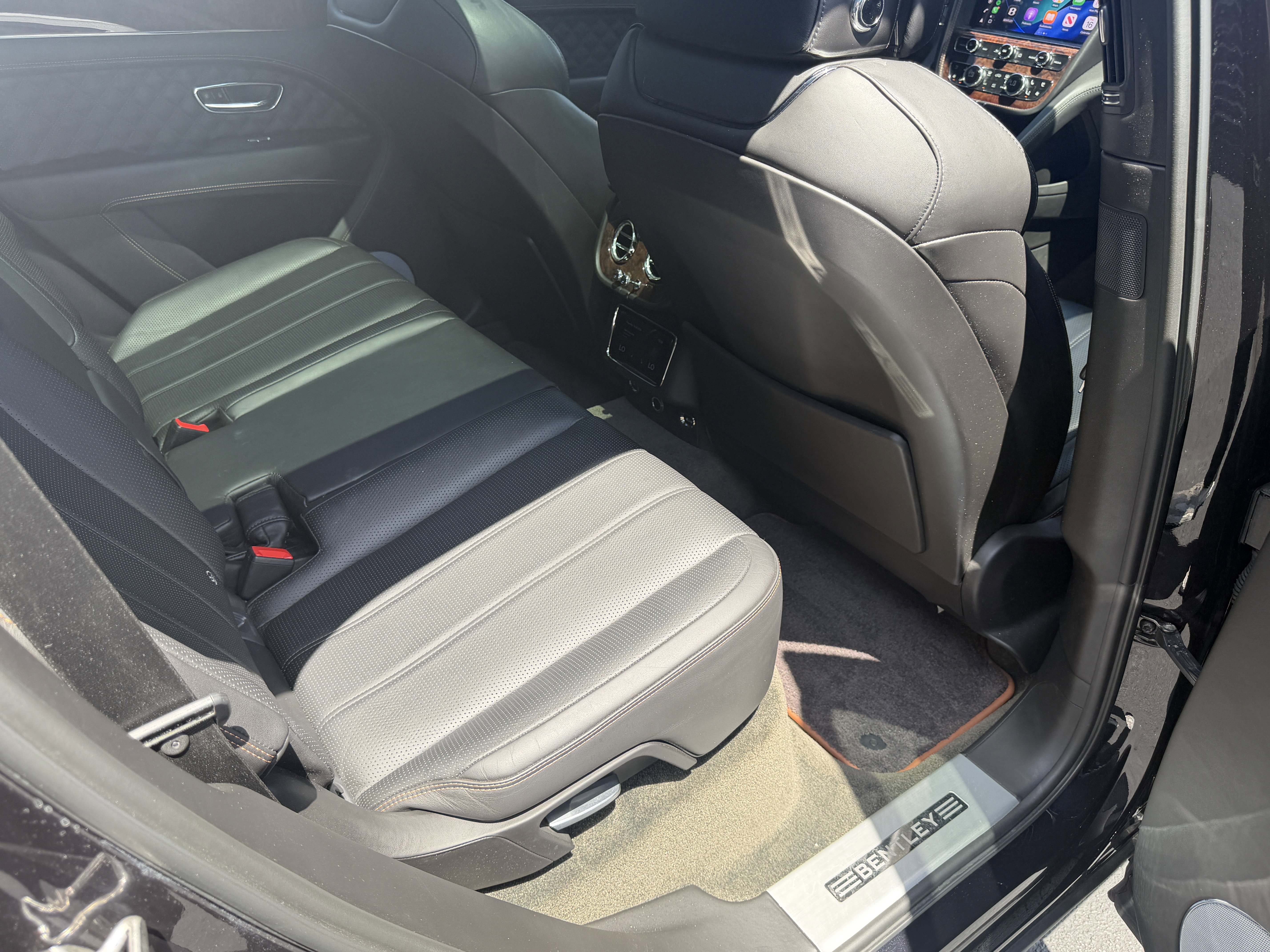 Used 2022 Bentley Bentayga image 18