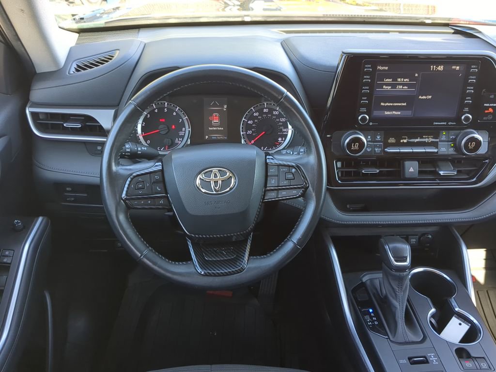 Used 2021 Toyota Highlander LE image 22
