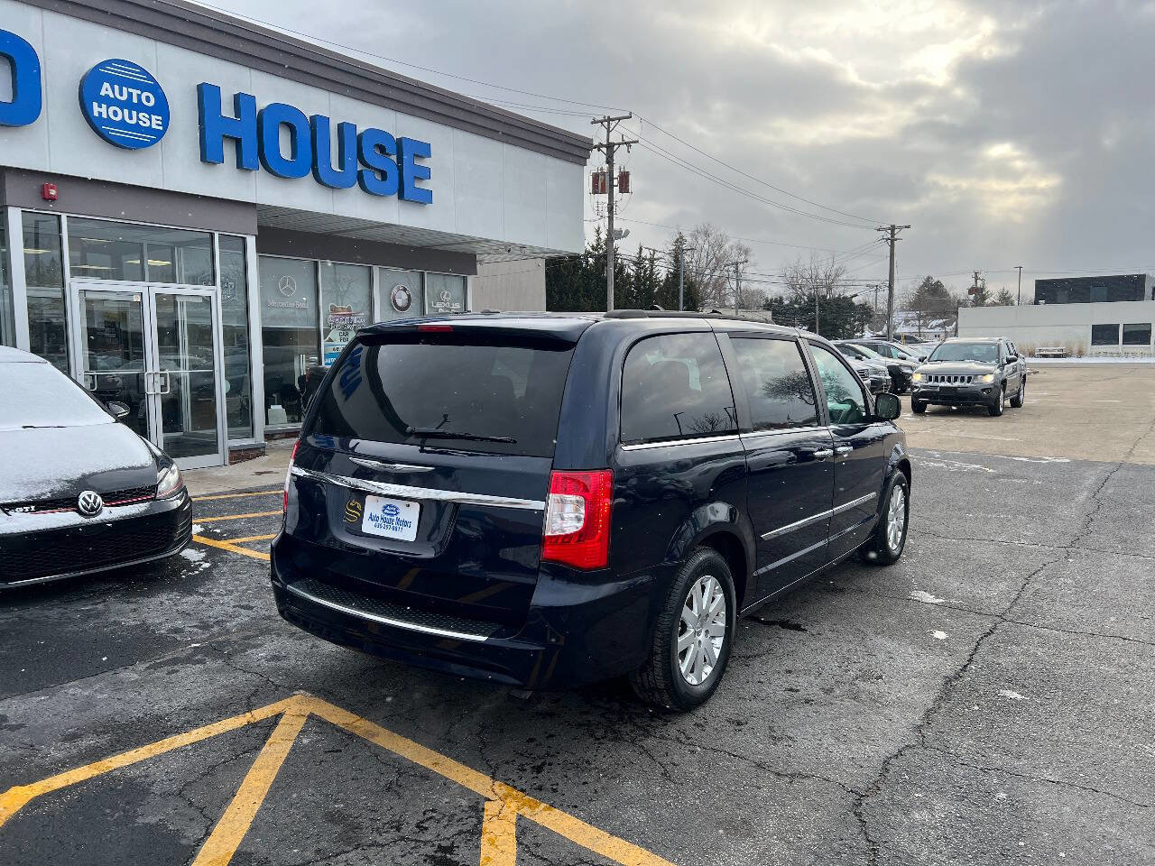 Used 2015 Chrysler Town & Country Touring w/ Driver Convenience Group image 10