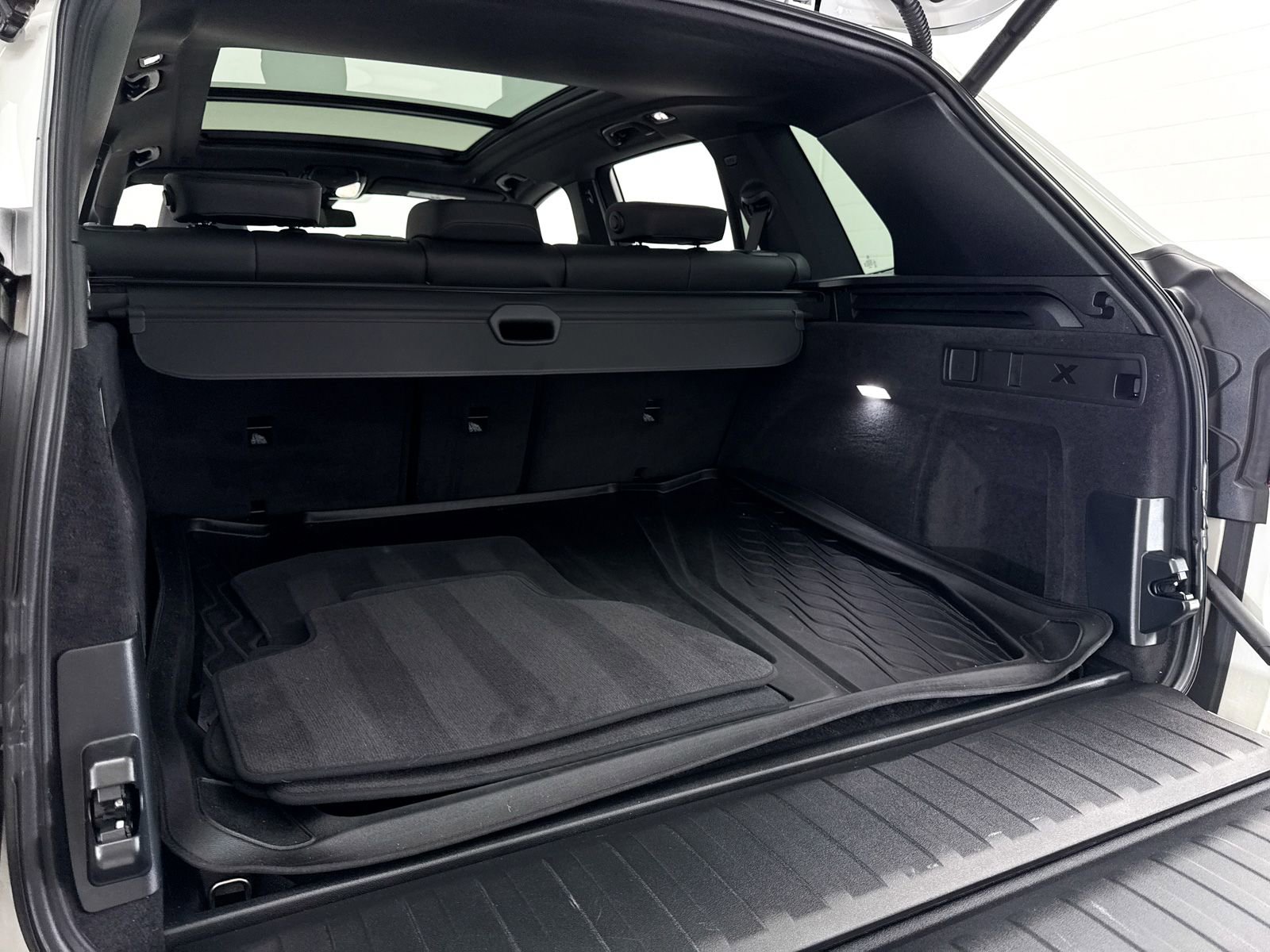 Used 2022 BMW X5 xDrive40i w/ Premium Package AWD/4WD image 35