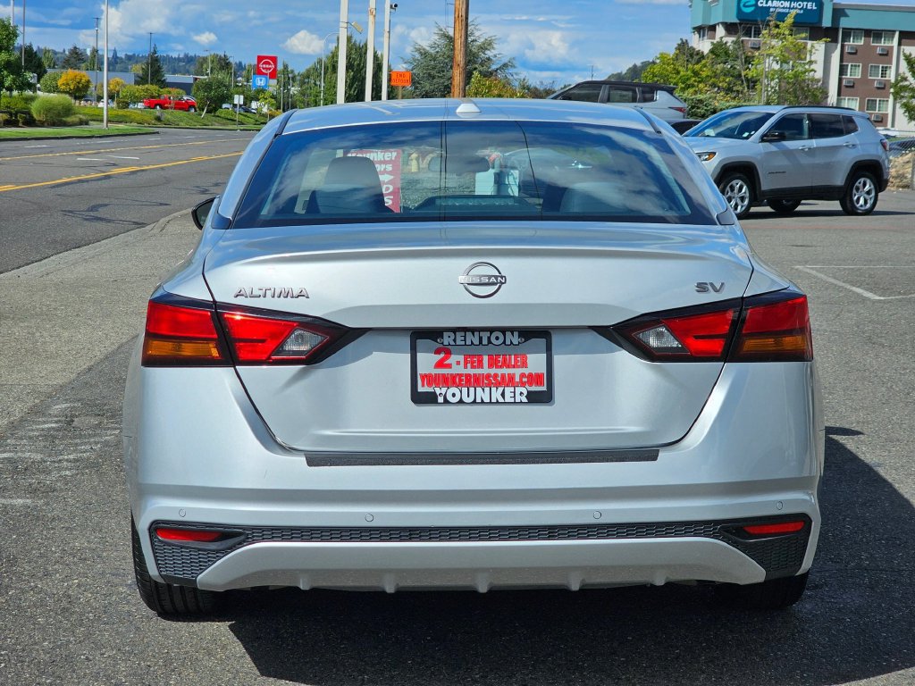 Used 2024 Nissan Altima 2.5 SV FWD image 6