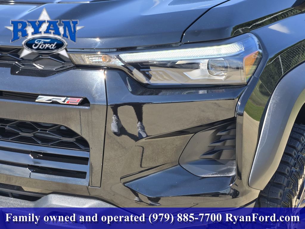 Used 2025 Chevrolet Colorado ZR2 w/ Technology Package AWD/4WD image 6
