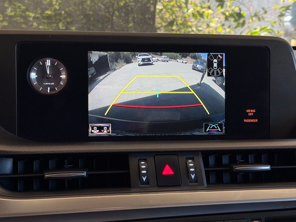 Certified 2021 Lexus ES 300h w/ Premium Package FWD image 16