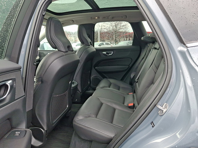 Used 2022 Volvo XC60 B5 Inscription w/ Climate Package image 10