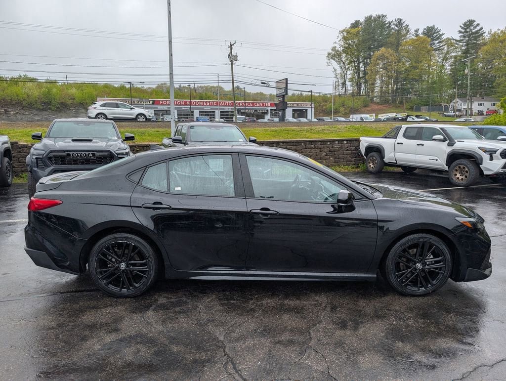 Used 2025 Toyota Camry SE w/ Convenience Package FWD image 8