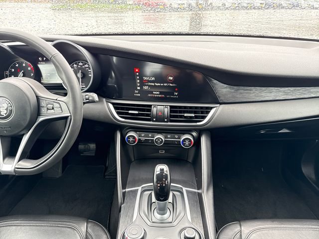 Used 2019 Alfa Romeo Giulia w/ Cold Weather Package RWD image 16