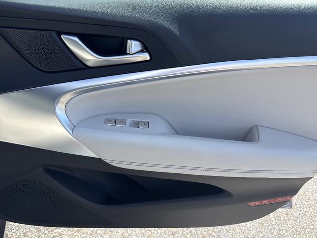 Used 2025 Genesis G70 2.5T image 34