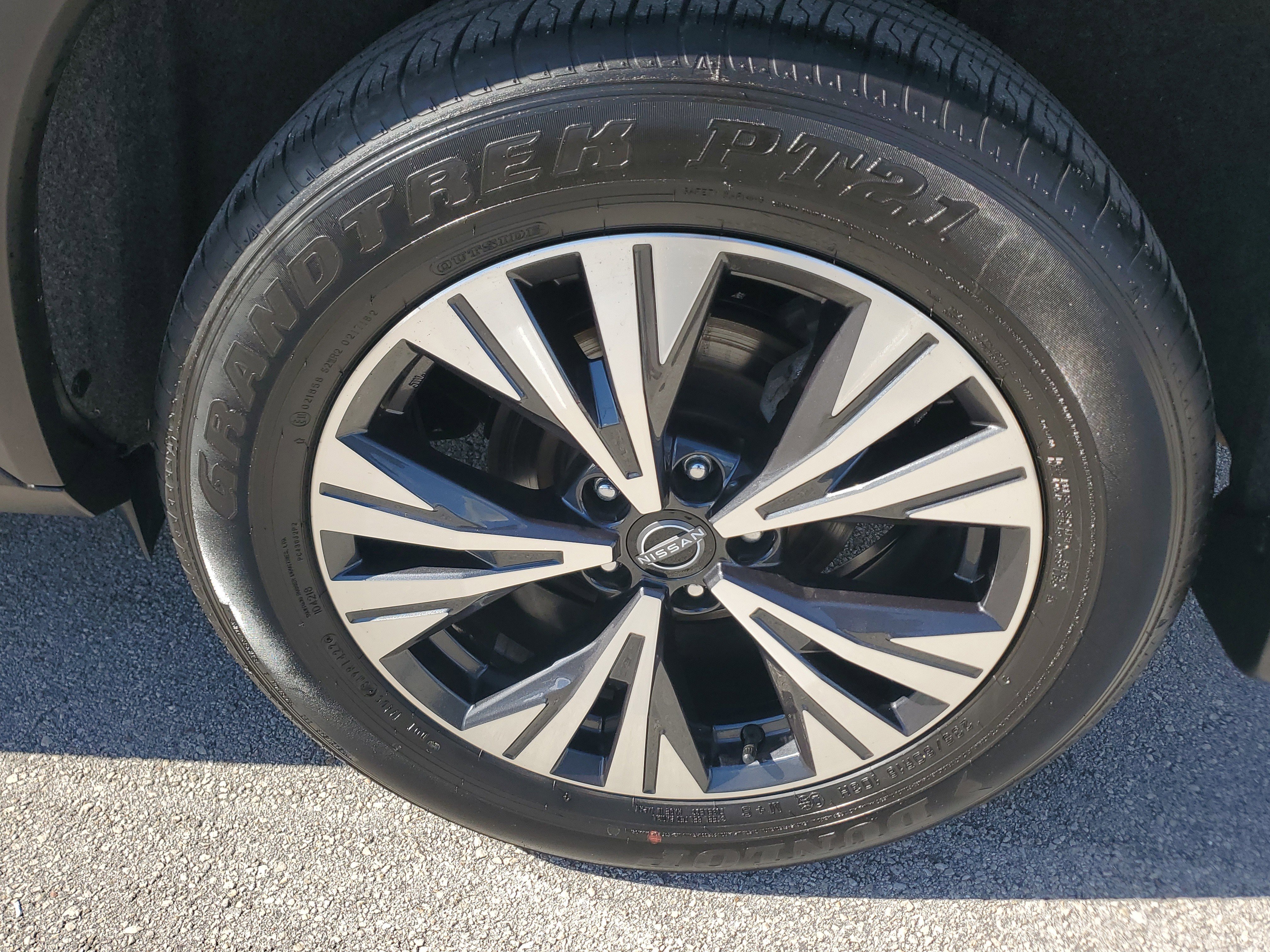 Used 2022 Nissan Rogue SV image 9