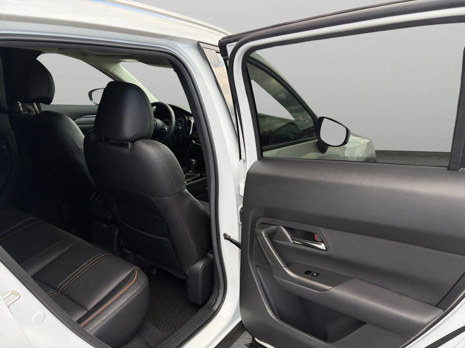 Used 2025 MAZDA CX-50 AWD 2.5 S w/ Weather Package image 17
