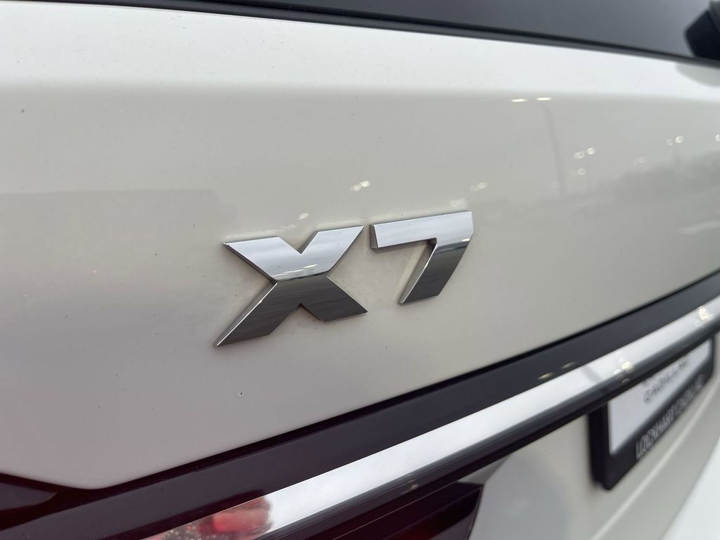 Used 2023 BMW X7 M60i image 12