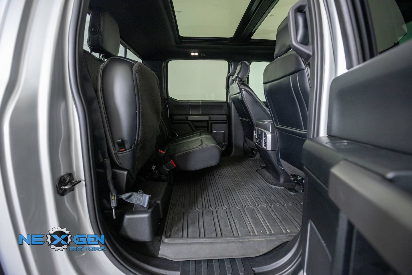 Used 2019 Ford F150 Platinum w/ Equipment Group 701A Luxury AWD/4WD image 41