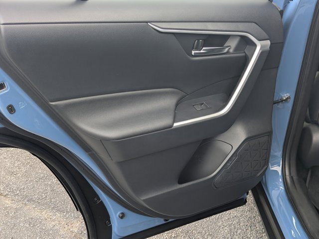 Used 2023 Toyota RAV4 SE image 18