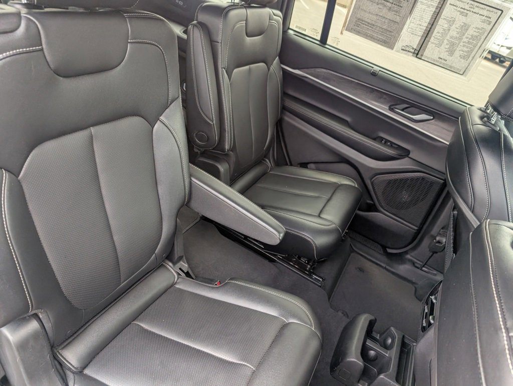 Used 2024 Jeep Grand Cherokee L Limited w/ Luxury Tech Group II image 14