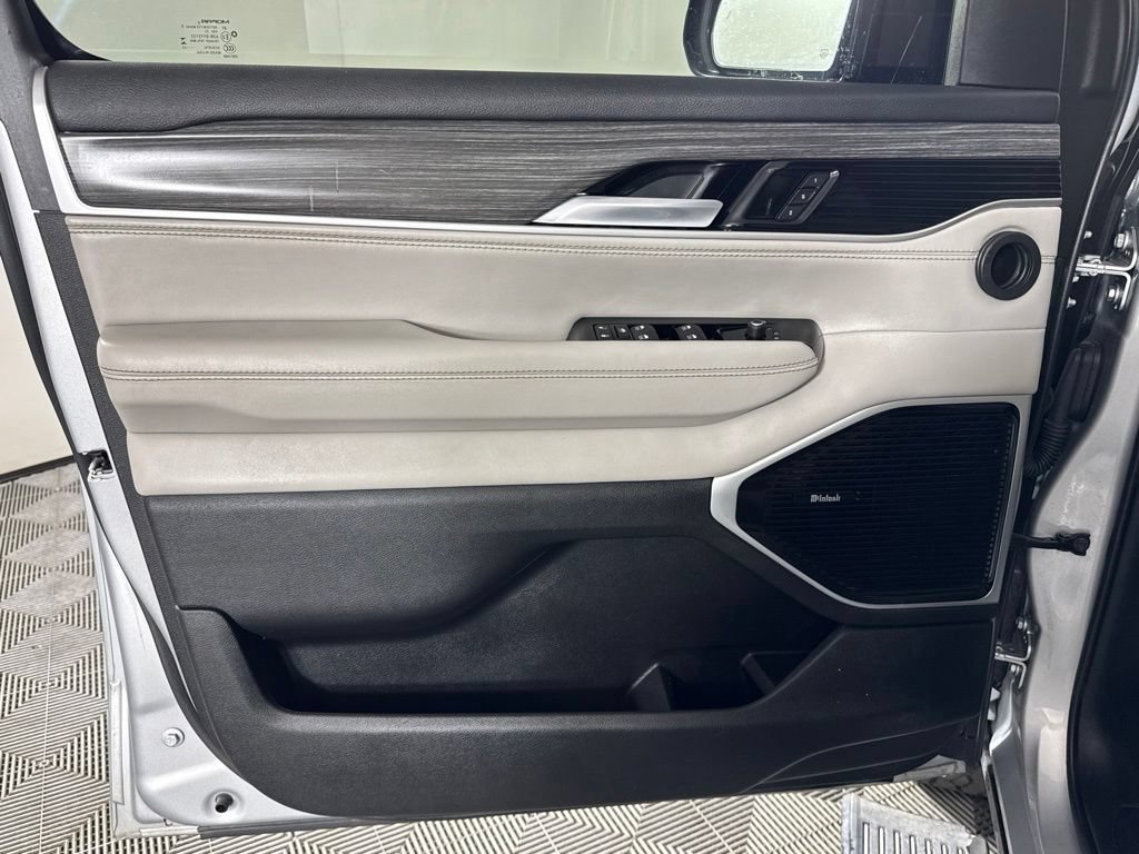 Certified 2023 Jeep Wagoneer Series III w/ Premium Group I AWD/4WD image 38